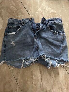 Classic Distressed Denim Shorts - Light Blue